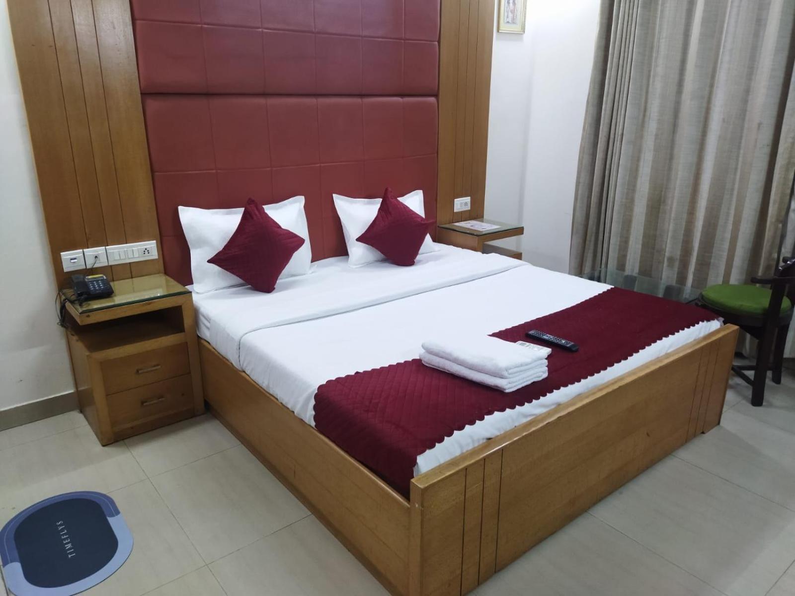 Signature Plaza Hotel New Delhi Buitenkant foto