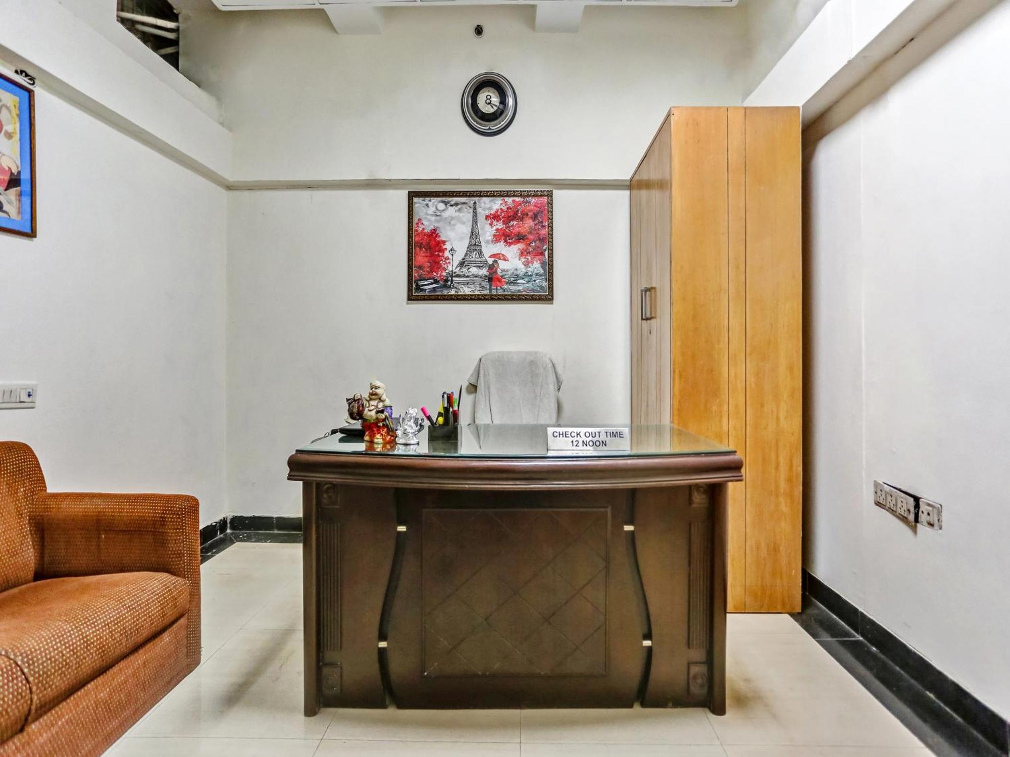 Signature Plaza Hotel New Delhi Buitenkant foto